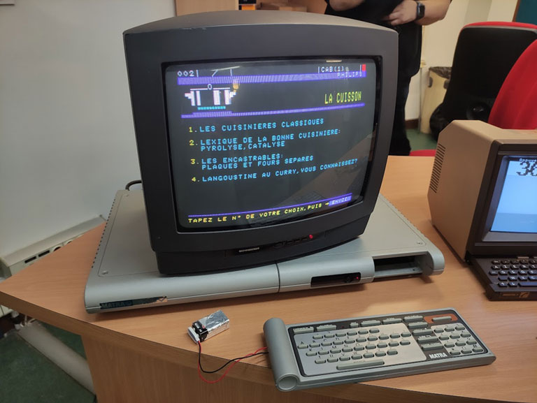Décodeur Télétel remis en marche par Jean-François Del Nero pour l'exposition "36 15 MO5"